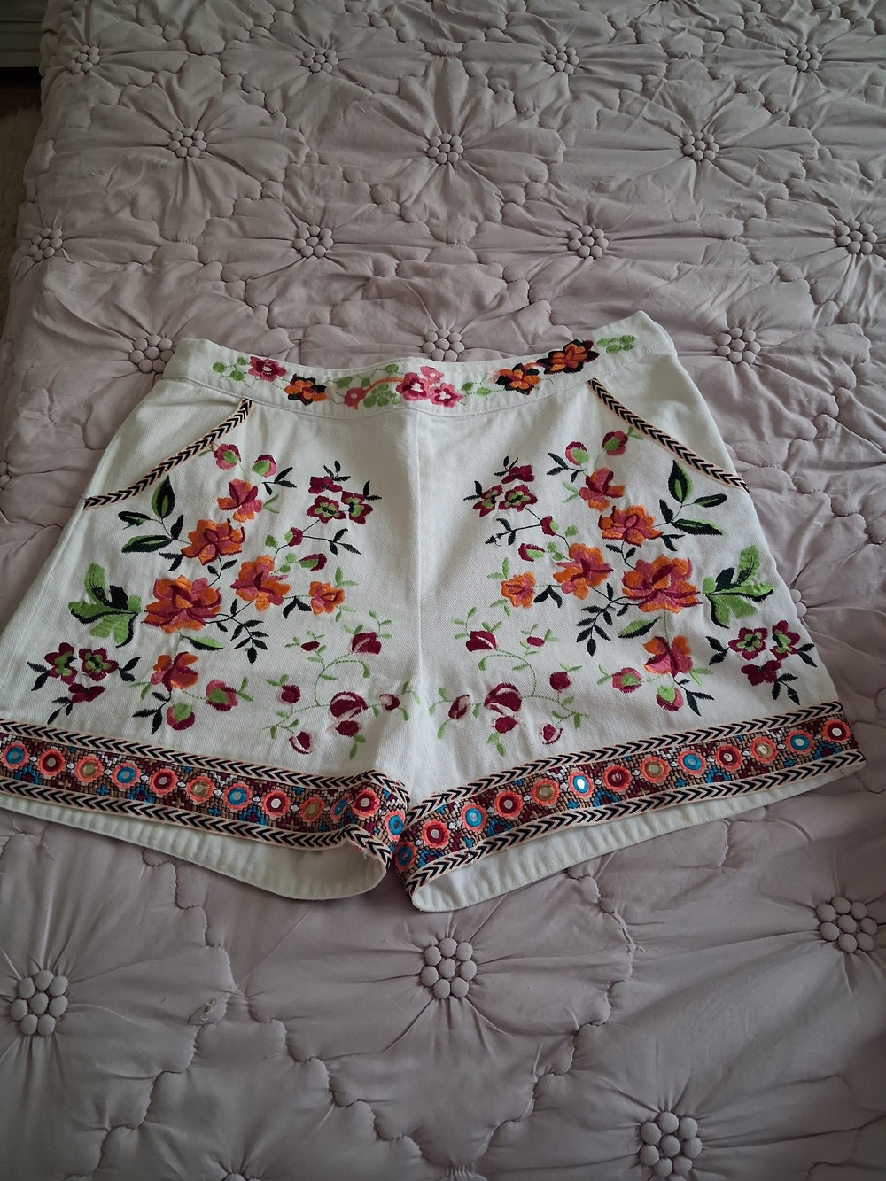 Boston Proper White Embroidered Floral Shorts 100% Cotton - Picture 1 of 3